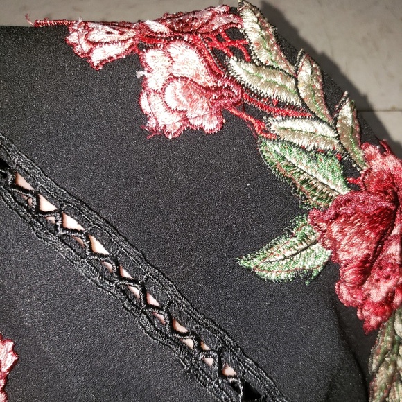 ♡♡USED♡♡ Floral Romper - Picture 2 of 6